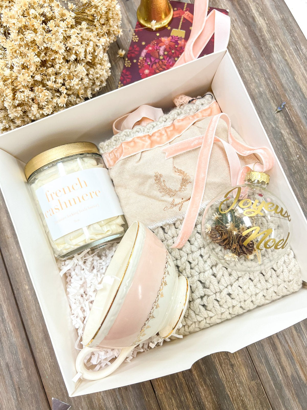 holidays/products/organic-body-butter-hand-poured-candle-hand-crafted-slipper-socks-and-ornament-gift-set
